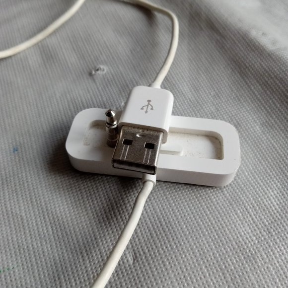 Vintage iPod Shuffle Charging Dock - Picture 3 of 4